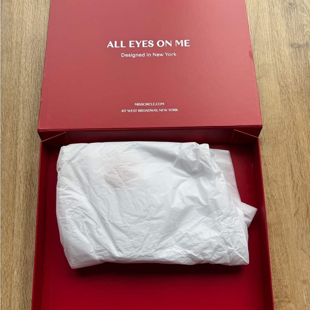 Miss Circle Red Box